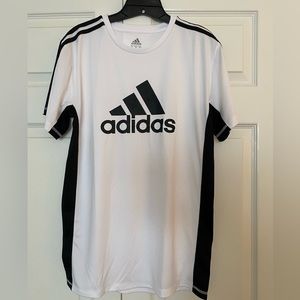 adidas Boys performance t-shirt, NWOT, sz Youth XL (18-20)